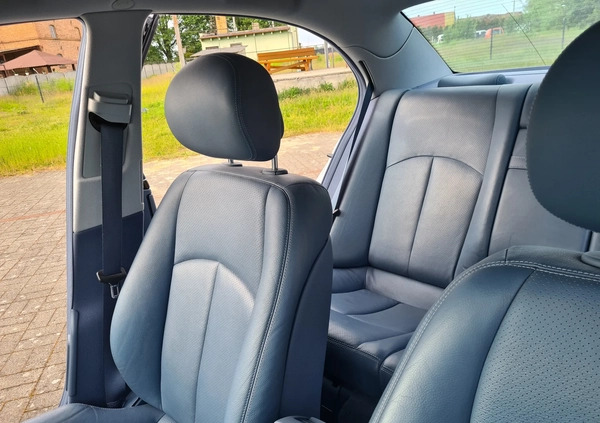 Mercedes-Benz Klasa E cena 31300 przebieg: 284000, rok produkcji 2006 z Świdnik małe 121